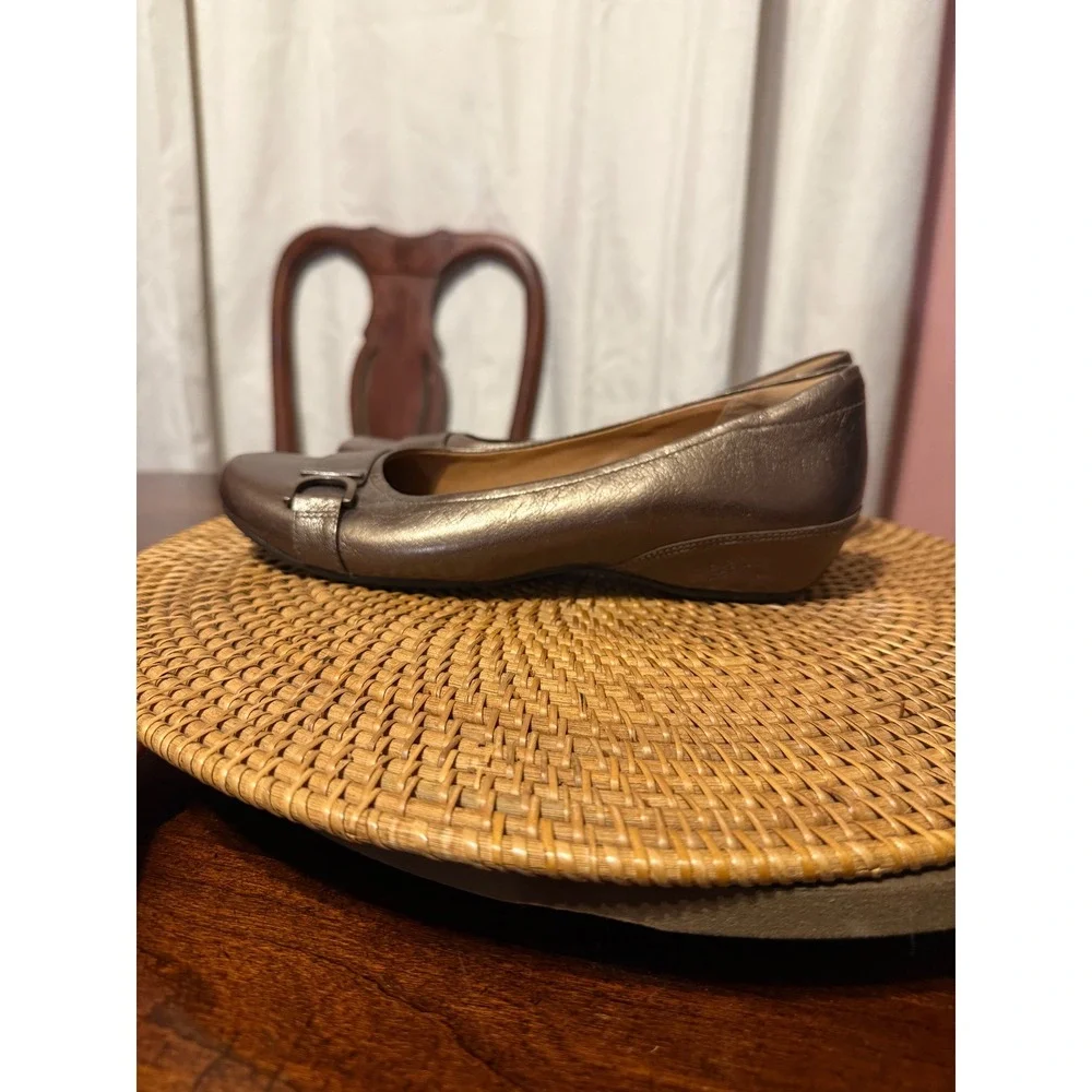 Clarks Artisan Womens Metallic Bronze Leather Low Wedge Pump Shoes 7.5 M